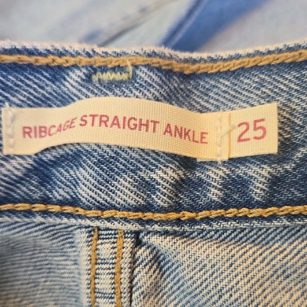 Levi's Ribcage Straight - Picture 2 of 4